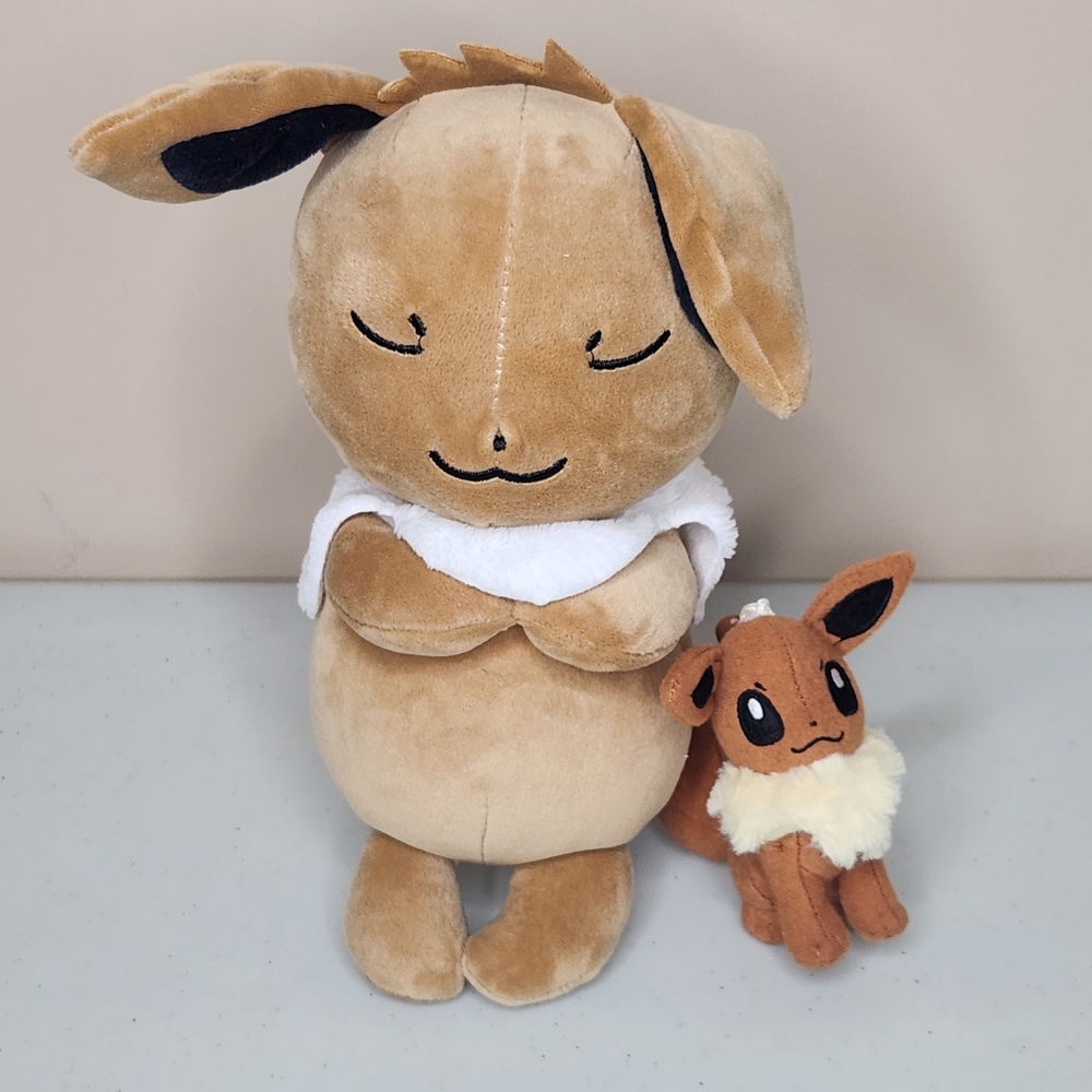 Pokemon Eevee Plush with Mini Keychain